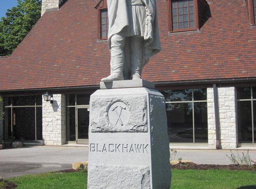 File:Black hawk statue.jpg - Wikipedia