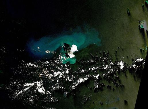 File:Hunga-Tonga-Hunga-Ha apai-volcano-24Dec2021 HLS lg.jpg - Wikimedia  Commons