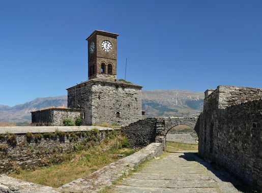 File:Gjirokastër Castle (by Pudelek) 5 - Clock Tower.JPG - Wikimedia Commons