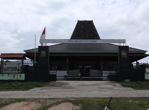Berkas:Kantor Kepala Kampung Labanan Makmur, Berau.JPG - Wikipedia bahasa  Indonesia, ensiklopedia bebas