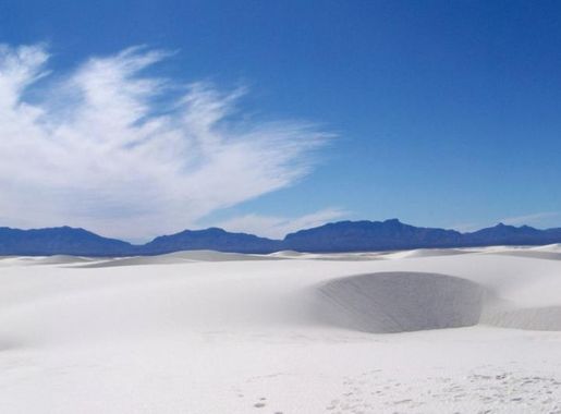 File:Alkali Flats Trail White Sands National Monument.jpg - Wikimedia  Commons