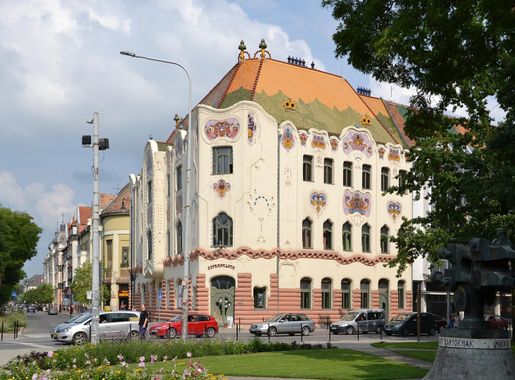 File:Kecskemét - Cifrapalota.JPG - Wikimedia Commons