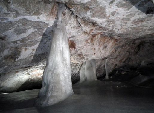 File:Dobšinská Ice Cave, 27.jpg - Wikimedia Commons
