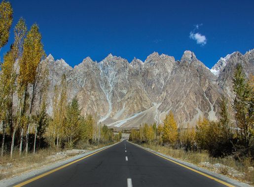 File:Passu Cones 2, Hunza, Pakistan.jpg - Wikimedia Commons