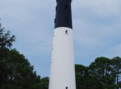 File:Hunting Island Lighthouse from the beach view.JPG - Wikimedia Commons