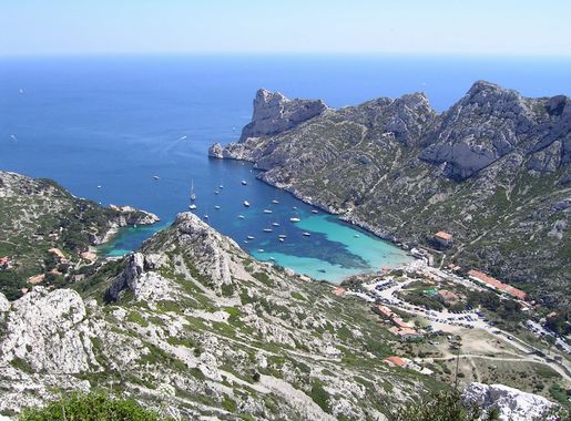 File:Calanque de Sormiou 2.jpg - Wikimedia Commons