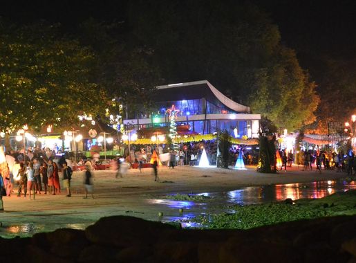 File:Ko Samet Beach Shore at Night.JPG - Wikimedia Commons