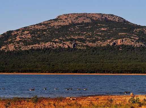 File:Lake Lawtonka and Mount Scott and Migrating Geese.jpg - Wikimedia  Commons