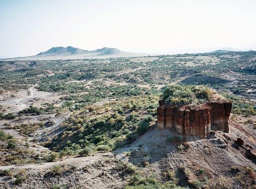 File:OlduvaiGorge.jpg - Wikimedia Commons