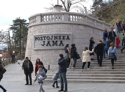 File:Entrance to the Postojna cave 2015.jpg - Wikimedia Commons