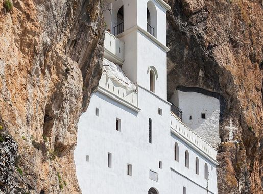 File:Monasterio de Ostrog, Montenegro, 2014-04-14, DD 11.JPG - Wikimedia  Commons