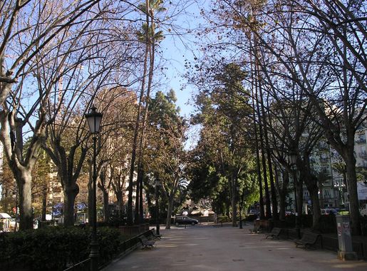Archivo:Vista de la Gran Vía Marqués del Turia, de la localidad de Valencia,  España.jpg - Wikipedia, la enciclopedia libre