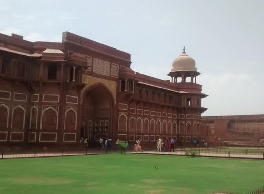File:The Agra fort (The Red Fort of Agra).jpg - Wikimedia Commons