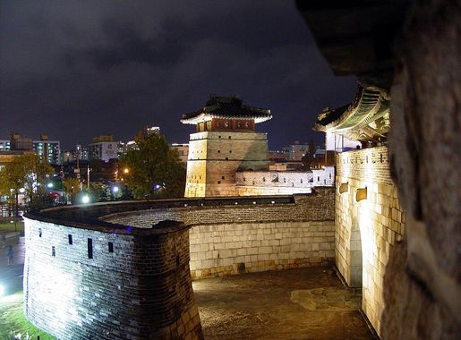 File:Hwaseo Gate - Hwaseong Fortress - Nighttime - 2008-10-23.JPG -  Wikipedia