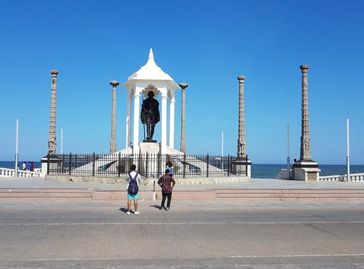 File:Mahatma Gandhi Statue -Pondicherry -Puducherry -20180908 151535.jpg -  Wikimedia Commons