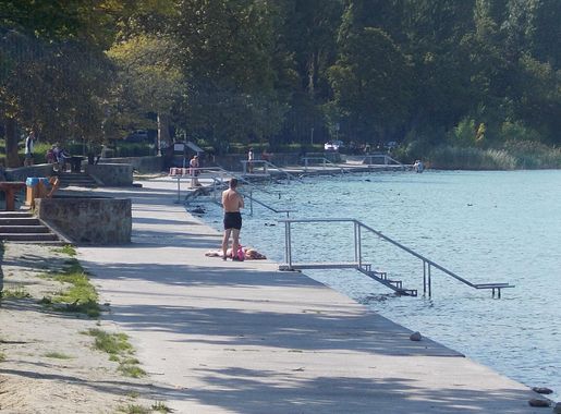 File:Beach. - Gödrös, Tihany Peninsula, Veszprém County.JPG - Wikimedia  Commons