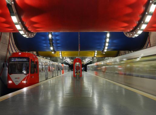 File:Station Äußere Kanalstraße.JPG - Wikipedia