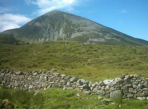 File:Wall under Croagh Patrick.JPG - Wikimedia Commons