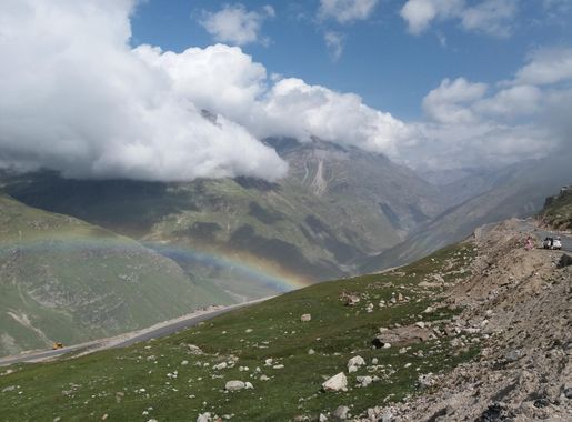 File:Rainbow from Rohtang pass road, 2.jpg - Wikimedia Commons