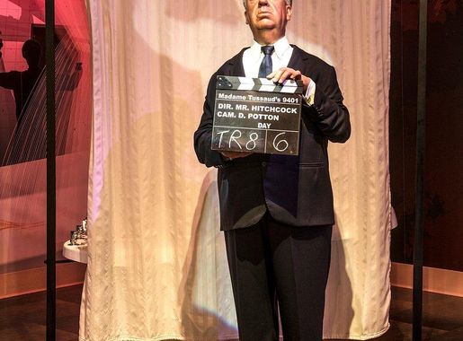 Likeness Tom Hanks sits famous | Free Photo - rawpixel