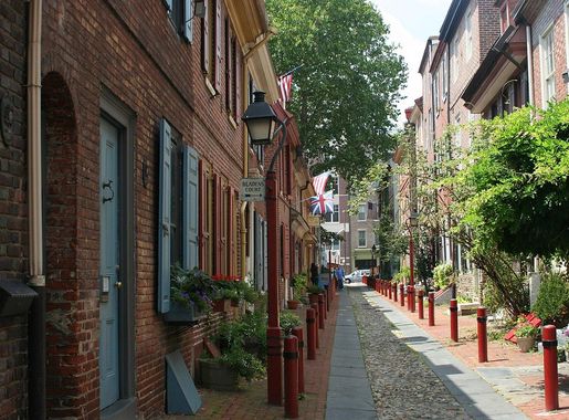 File:Elfreth's Alley, Philadelphia, 2008.jpg - Wikipedia