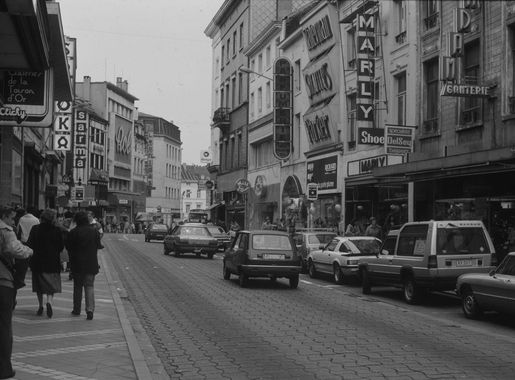 File:1981-10 Chaussée d'Ixelles, Ixelles (11608007946).jpg - Wikimedia  Commons