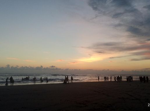 File:Sun set in Kolatoli sea beach.jpg - Wikimedia Commons