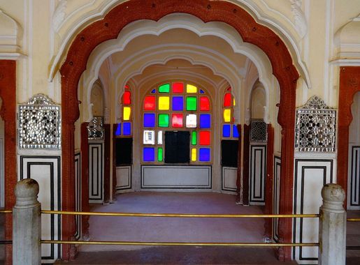 File:One of many windows of Hawa Mahal (from inside).jpg - Wikimedia Commons