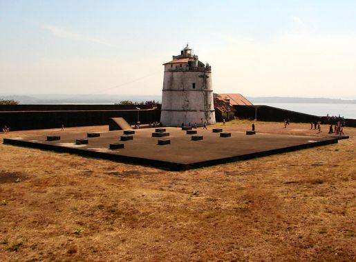 File:Fort-Aguada-Lighthouse.jpg - Wikimedia Commons