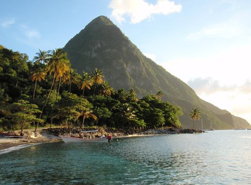 File:View of the Gros Piton, Jalousie.jpg - Wikimedia Commons