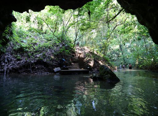 File:Blue Hole National Park 01.JPG - Wikimedia Commons