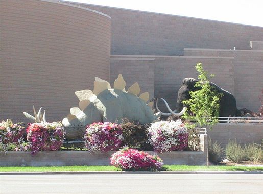 File:Vernal Dinosaur Museum 08-16-2006 - panoramio.jpg - Wikipedia