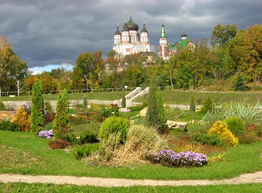 File:Kyiv Feofania park - Alpinarium.jpg - Wikimedia Commons