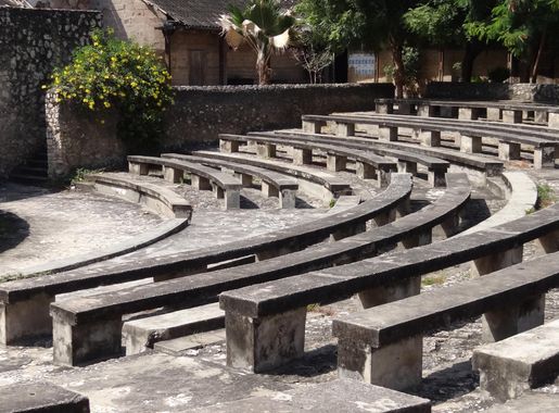 File:Amphitheatre of Old Fort - Stone Town - Zanzibar - Tanzania  (8841779814).jpg - Wikimedia Commons