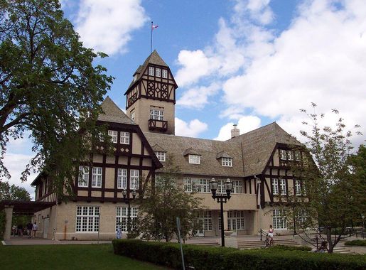 File:Assiniboine Park Pavilion, 2003.jpg - Wikimedia Commons
