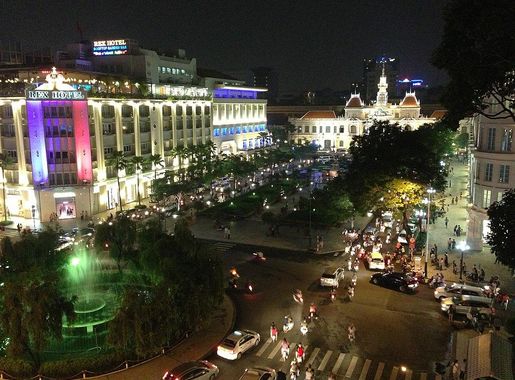 File:Rex Hotel and Nguyễn Huệ roundabout, Ho Chi Minh City, Vietnam -  20121013-02.jpg - Wikimedia Commons