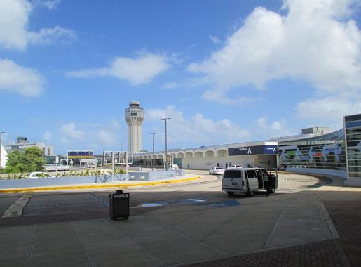 File:Puerto Rico — San Juan — Luis Muñoz Marín International Airport  (outside, pick-up-drop-off area).jpg - Wikimedia Commons