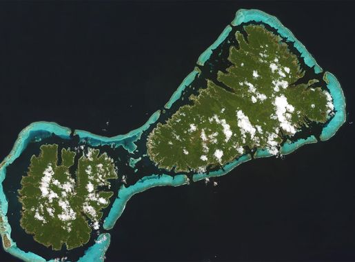 File:Raiatea island, Polynesia.jpg - Wikimedia Commons