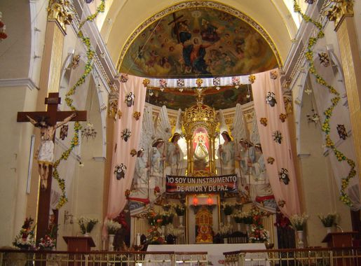 Archivo:Virgen María de Urqupiña en su altar.JPG - Wikipedia, la  enciclopedia libre