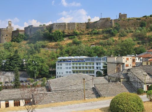 File:2011 Gjirokastra, Twierdza 01.JPG - Wikimedia Commons