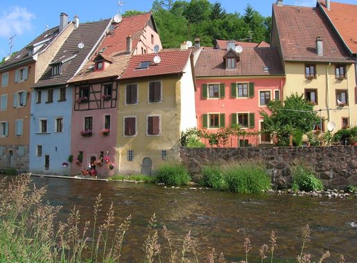 Images Gratuites : Manoir, maison, ville, bâtiment, château, canal,  village, France, banlieue, chalet, propriété, voie navigable, ferme, biens,  Alsace, quartier, zone rurale, zone résidentielle, Thann 2288x1712 - -  769411 - Banque d image gratuite - PxHere