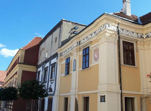 File:Kőszeg - Jurisics tér - Volt Lada-ház - 1266.JPG - Wikimedia Commons