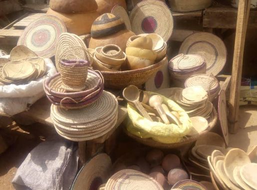 File:Calabashes and it's cover sales at Kurmi Market Kano State Nigeria.jpg  - Wikimedia Commons