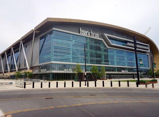 File:Milwaukee July 2022 022 (Fiserv Forum).jpg - Wikipedia