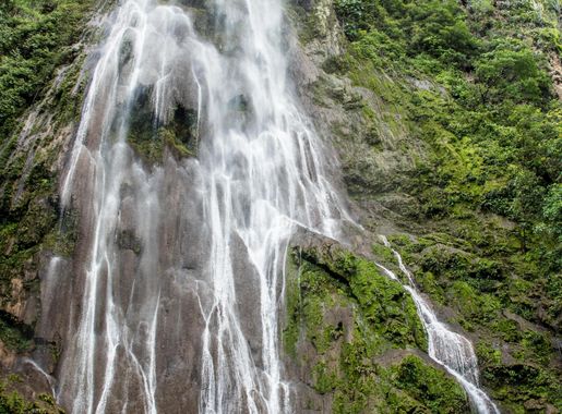 Ficheiro:Cachoeira da Boca da Onça (perto).jpg – Wikipédia, a enciclopédia  livre
