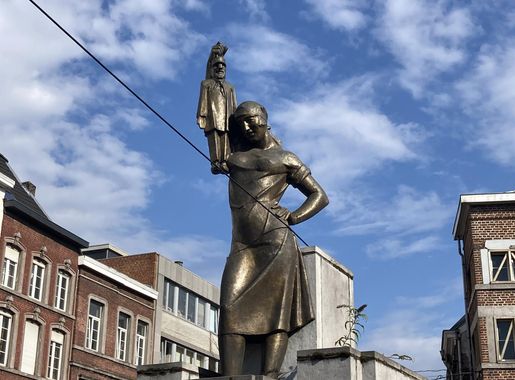 File:Liège Outremeuse monument Tchantches.jpg - Wikimedia Commons