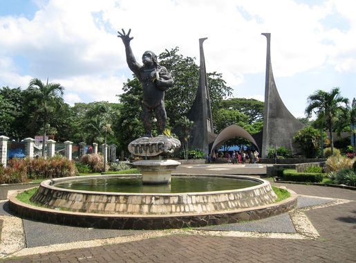 Berkas:Ragunan Zoo Gate.jpg - Wikipedia bahasa Indonesia, ensiklopedia bebas