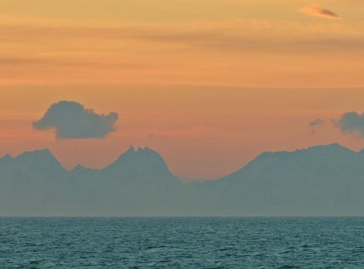 File:Lofoten wall.jpg - Wikimedia Commons