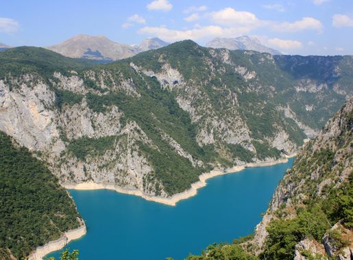 File:Piva Lake 1.JPG - Wikimedia Commons