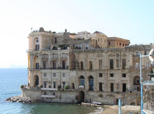 File:Napoli - Palazzo Donnanna.jpg - Wikimedia Commons